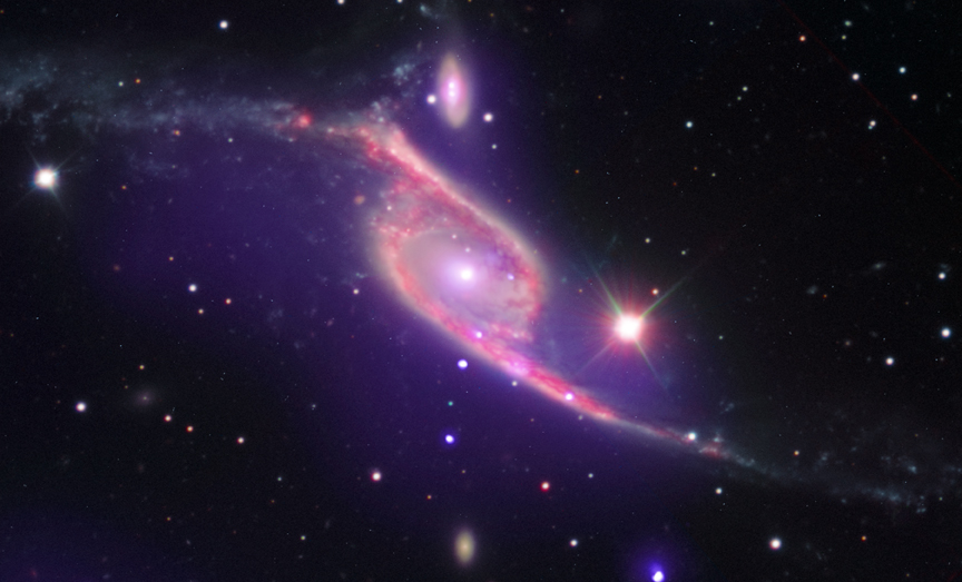 IC 4970 and NGC 6872: Galaxy Collision Switches on Black Hole, X-ray: NASA/CXC/SAO/M.Machacek; Optic